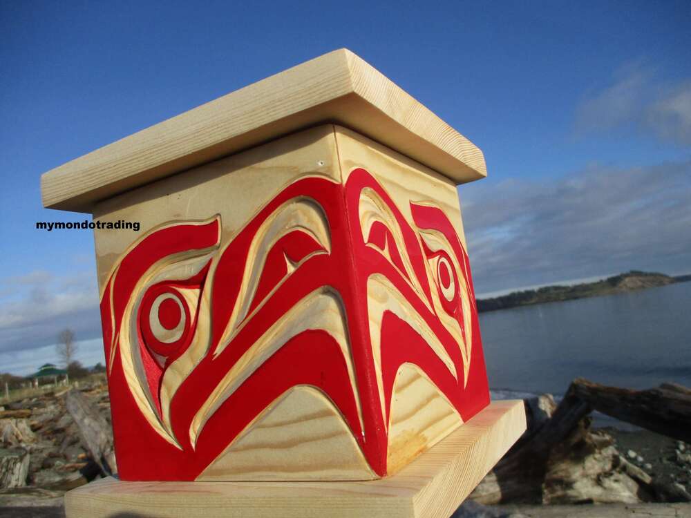Eagle design, lidded box by Sarah Robertson
