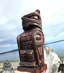 Beautiful Owl sculpture, hand carved and authentic, Gino Seward